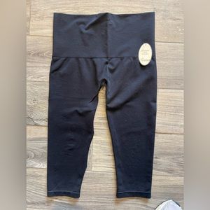 🔥NWT Soma slimming Crop Legging